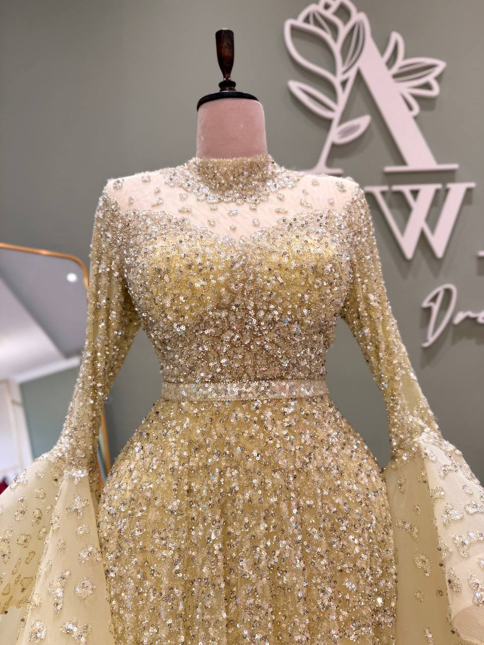 فستان عاجي زهري