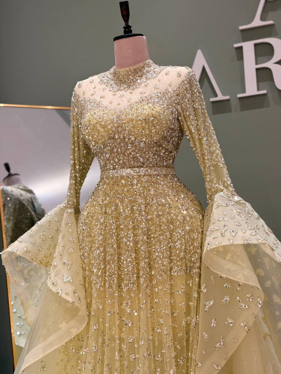 فستان عاجي زهري