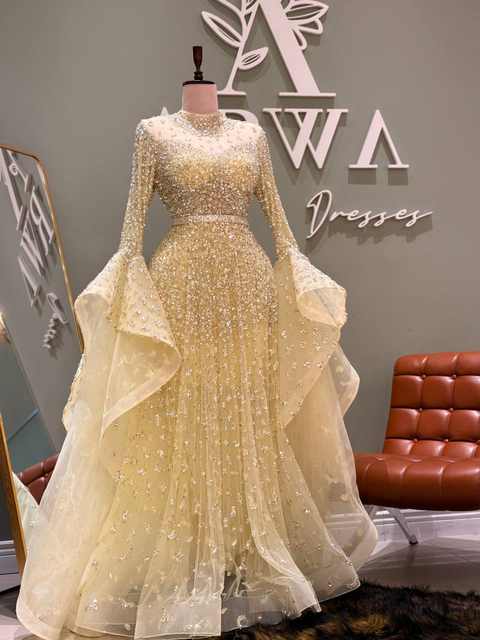 فستان عاجي زهري